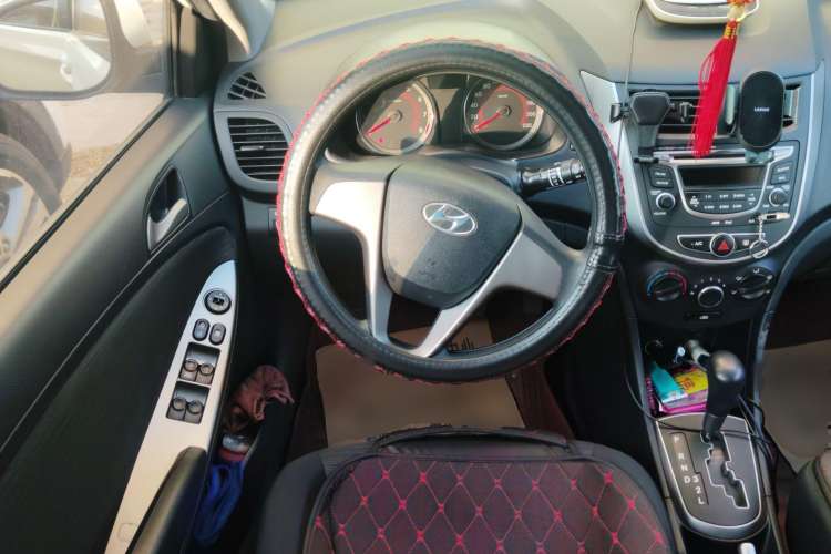 Used Hyundai Verna Ray 2016 1.4L Automatic Leading-Edge GLX Steering Wheel