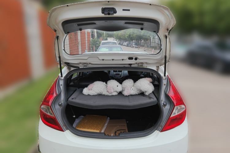 Used Hyundai Verna Ray 2016 1.4L Automatic Leading-Edge GLX Trunk