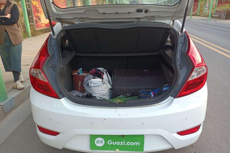 Used Hyundai Verna Ray 2016 1.4L Automatic Leading-Edge GLX Trunk