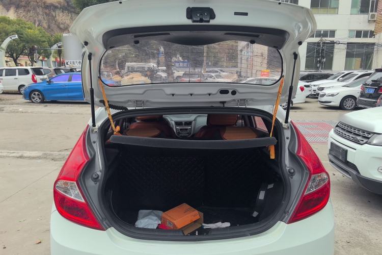 Used Hyundai Verna Ray 2016 1.4L Automatic Leading-Edge GLX Trunk