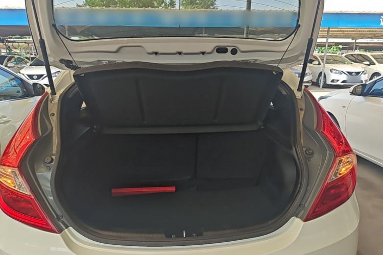 Used Hyundai Verna Ray 2016 1.4L Automatic Leading-Edge GLX Trunk