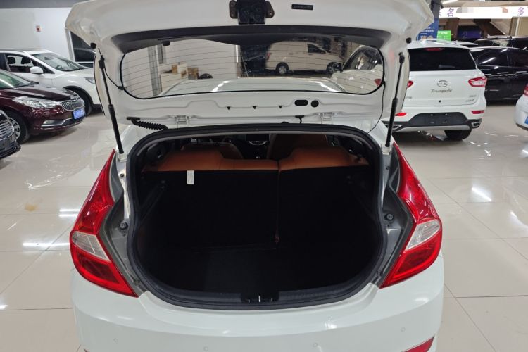 Used Hyundai Verna Ray 2016 1.4L Automatic Leading-Edge GLX Trunk