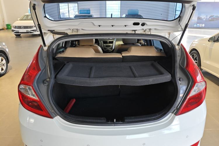 Used Hyundai Verna Ray 2016 1.4L Manual Leading GLX Model Trunk