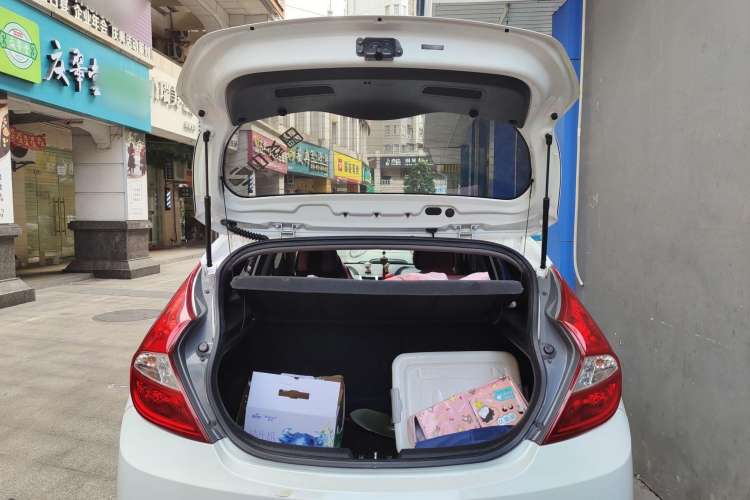 Used Hyundai Verna Ray 2016 1.4L Automatic Leading-Edge GLX Trunk