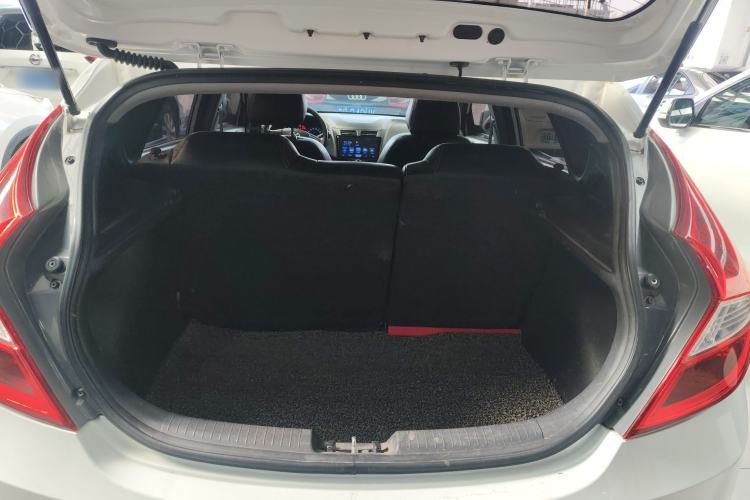 Used Hyundai Verna Ray 2016 1.4L Automatic Leading-Edge GLX Trunk