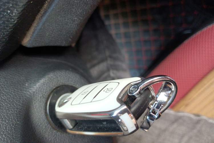 Used Hyundai Verna Ray 2016 1.4L Automatic Leading-Edge GLX Vehicle Key