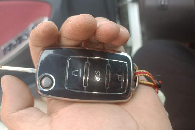 Used Hyundai Verna Ray 2016 1.4L Automatic Leading-Edge GLX Vehicle Key