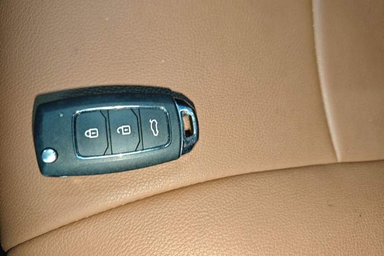 Used Hyundai Verna Ray 2016 1.4L Automatic Leading-Edge GLX Vehicle Key