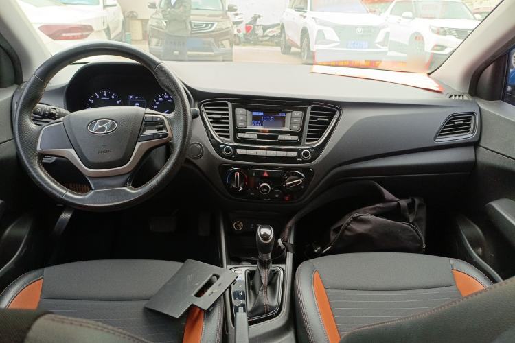 Used Hyundai Verna RV 2017 1.4L Automatic Sport Version National Emission Standard V Center Console