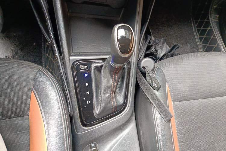 Used Hyundai Verna RV 2017 1.6L Automatic Sport Edition China V Standard Gear Lever