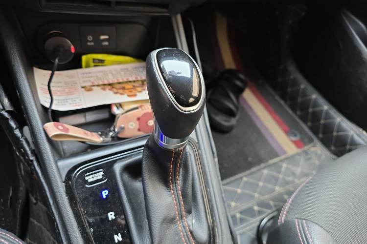 Used Hyundai Verna RV 2017 1.4L Automatic Sport Version National Emission Standard V Gear Lever