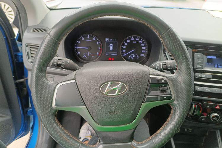 Used Hyundai Verna RV 2017 1.4L Automatic Sport Version National Emission Standard V Steering Wheel