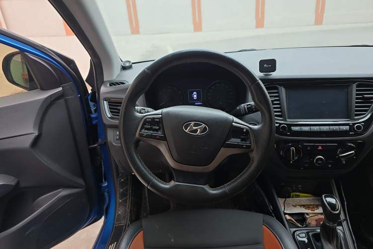 Used Hyundai Verna RV 2017 1.4L Automatic Sport Version National Emission Standard V Steering Wheel