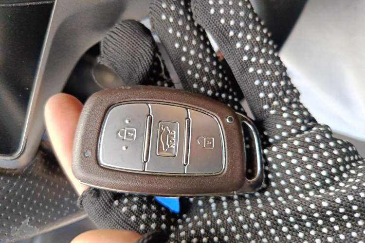 Used Hyundai Verna RV 2017 1.6L Automatic Sport Edition China V Standard Vehicle Key