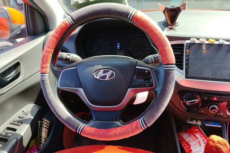 Used Hyundai Verna RV 2017 1.4L Automatic Sport Version National Emission Standard V Steering Wheel
