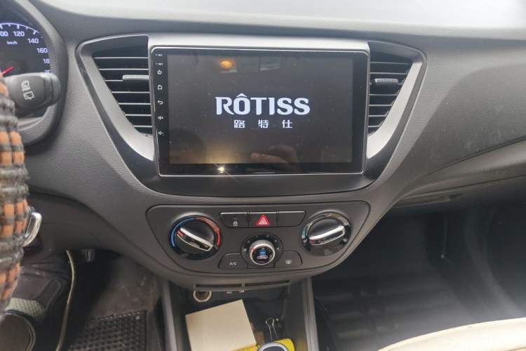 Used Hyundai Verna RV 2017 1.4L Automatic Cool Edition GLS China V Emission Standard Audio And AC Panel
