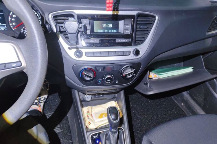 Used Hyundai Verna RV 2017 1.4L Automatic Cool Edition GLS China V Emission Standard Audio And AC Panel