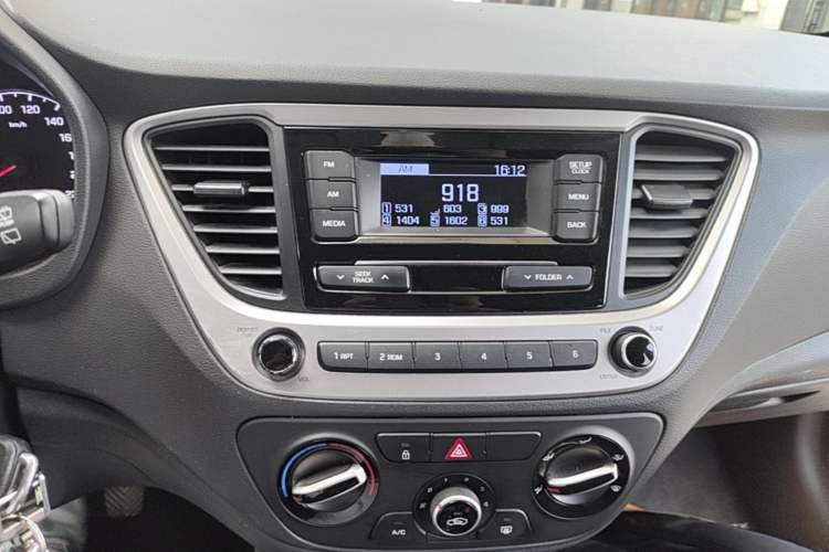 Used Hyundai Verna RV 2017 1.4L Manual Cool Edition GLS China V Emission Standard Audio And AC Panel
