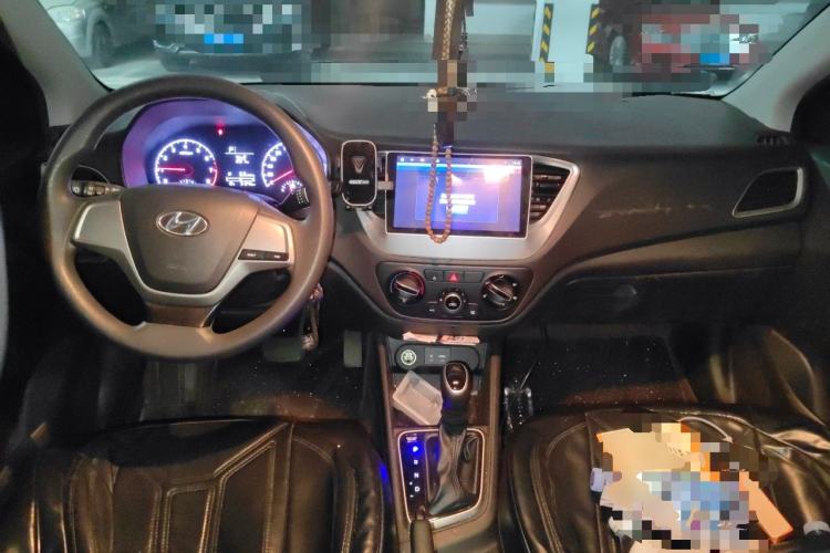 Used Hyundai Verna RV 2017 1.4L Automatic Cool Edition GLS China V Emission Standard Center Console