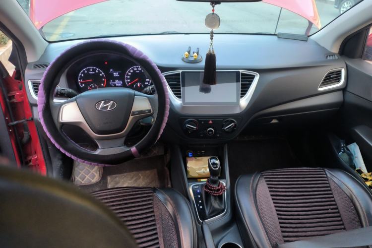 Used Hyundai Verna RV 2017 1.4L Automatic Cool Edition GLS China V Emission Standard Center Console