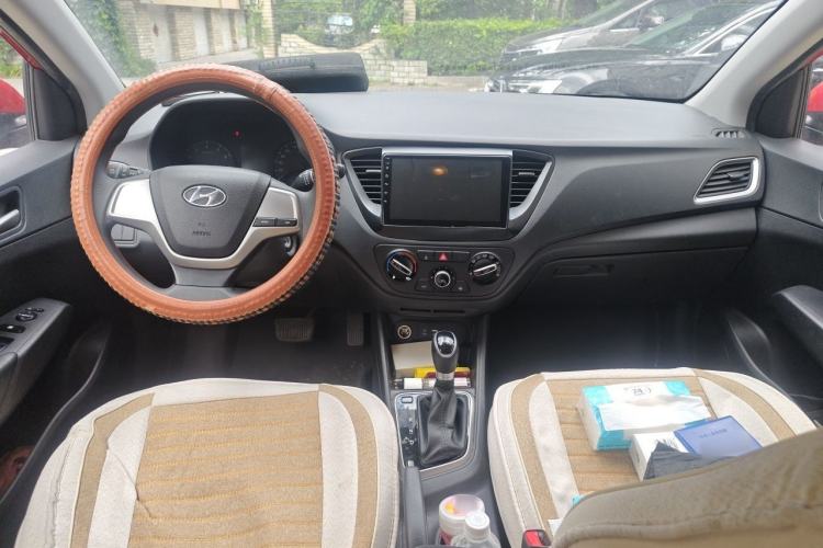 Used Hyundai Verna RV 2017 1.4L Automatic Cool Edition GLS China V Emission Standard Center Console