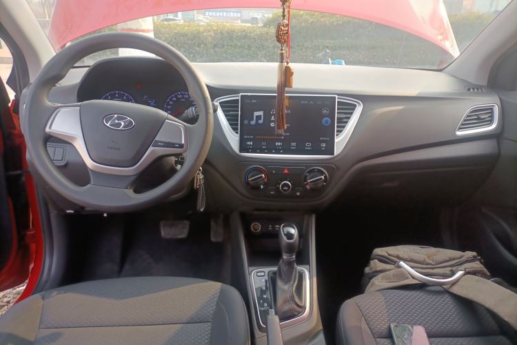 Used Hyundai Verna RV 2017 1.4L Automatic Cool Edition GLS China V Emission Standard Center Console