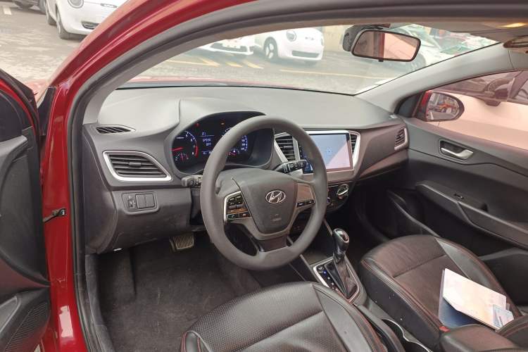 Used Hyundai Verna RV 2017 1.4L Automatic Cool Edition GLS China V Emission Standard Center Console