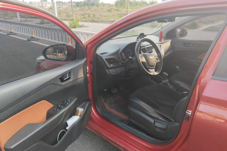 Used Hyundai Verna RV 2017 1.4L Automatic Sport Version National Emission Standard V Driver Seat