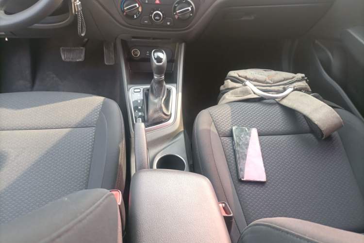 Used Hyundai Verna RV 2017 1.4L Automatic Cool Edition GLS China V Emission Standard Gear Lever