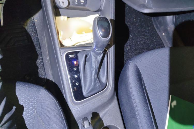 Used Hyundai Verna RV 2017 1.4L Automatic Cool Edition GLS China V Emission Standard Gear Lever