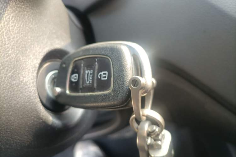 Used Hyundai Verna RV 2017 1.4L Automatic Cool Edition GLS China V Emission Standard Interior 1