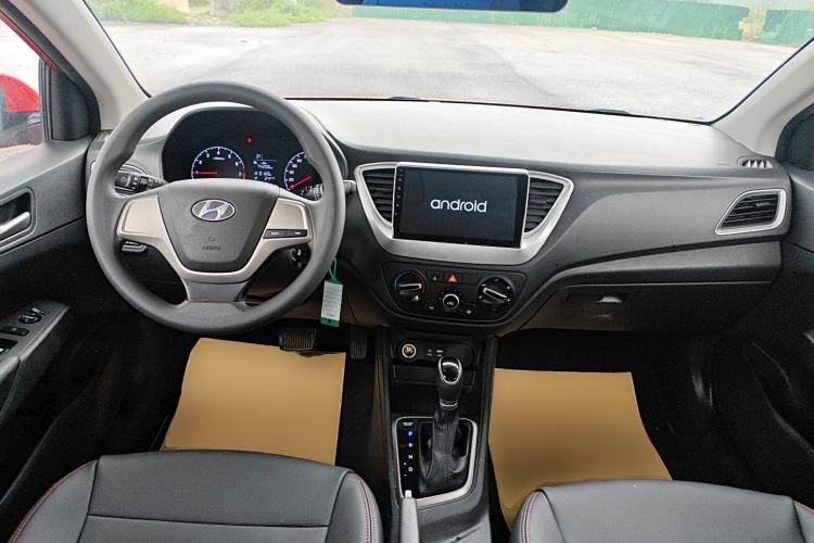 Used Hyundai Verna RV 2017 1.4L Automatic Cool Edition GLS China VI Standard Interior 2