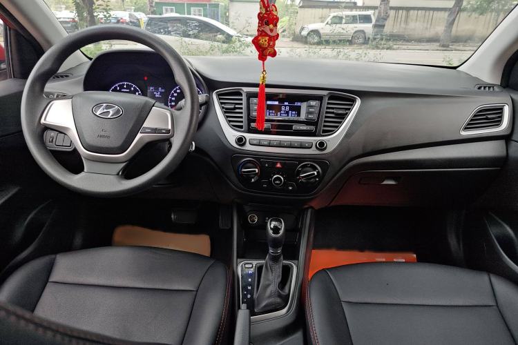 Used Hyundai Verna RV 2017 1.4L Automatic Cool Edition GLS China V Emission Standard Interior 3