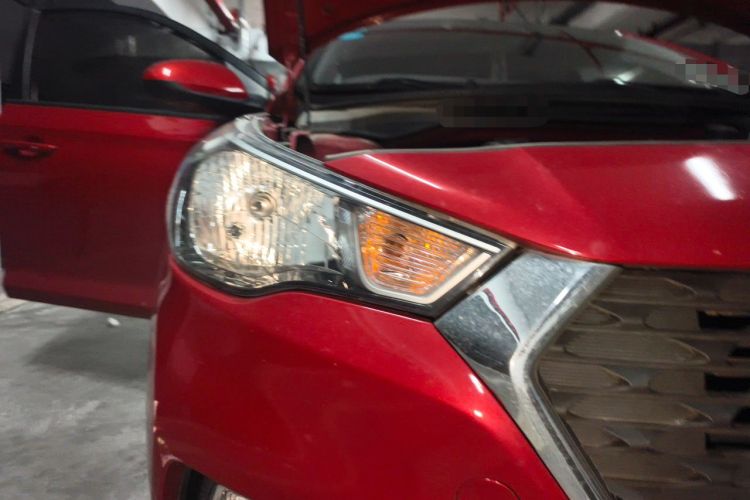 Used Hyundai Verna RV 2017 1.4L Automatic Cool Edition GLS China V Emission Standard Right Front Headlight