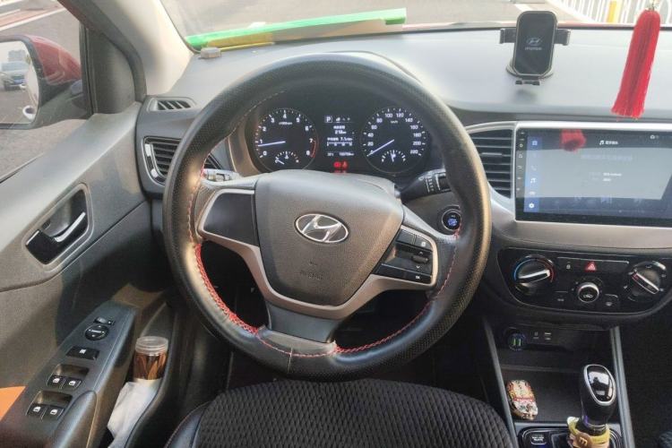 Used Hyundai Verna RV 2017 1.4L Automatic Sport Version National Emission Standard V Steering Wheel