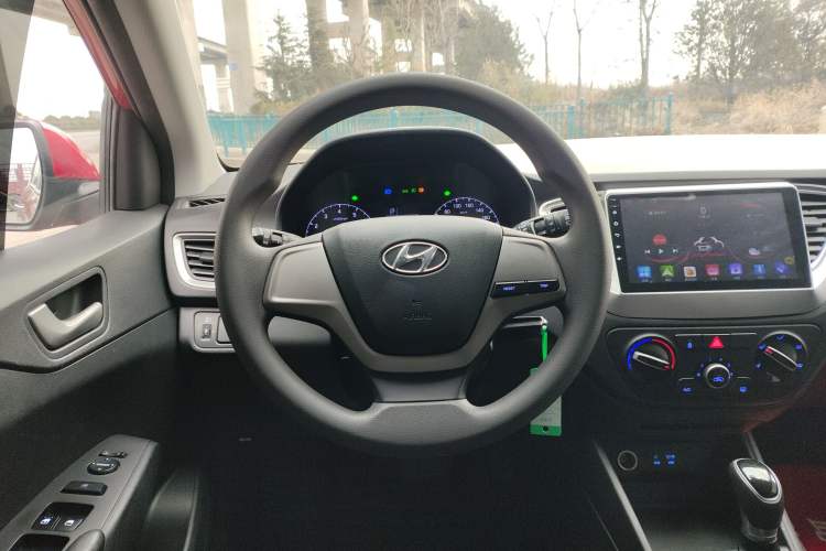 Used Hyundai Verna RV 2017 1.4L Automatic Cool Edition GLS China VI Standard Steering Wheel