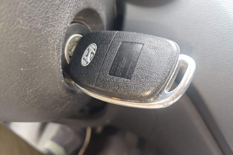 Used Hyundai Verna RV 2017 1.4L Automatic Cool Edition GLS China V Emission Standard Vehicle Key