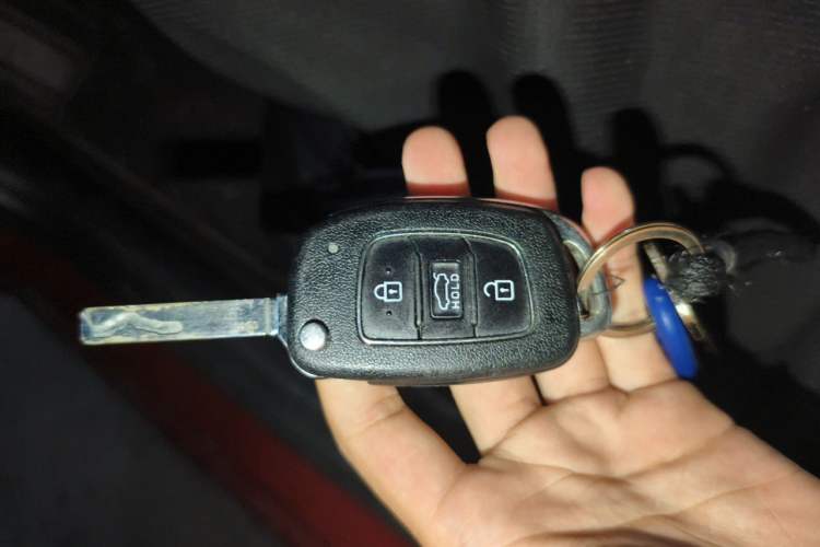 Used Hyundai Verna RV 2017 1.4L Automatic Cool Edition GLS China V Emission Standard Vehicle Key