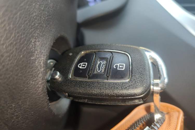Used Hyundai Verna RV 2017 1.4L Automatic Cool Edition GLS China V Emission Standard Vehicle Key