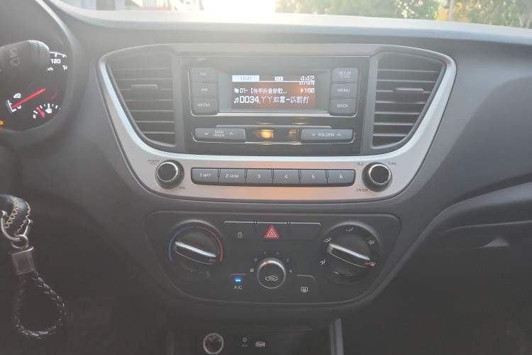 Used Hyundai Verna RV 2017 1.4L Automatic Cool Edition GLS China V Emission Standard Audio And AC Panel