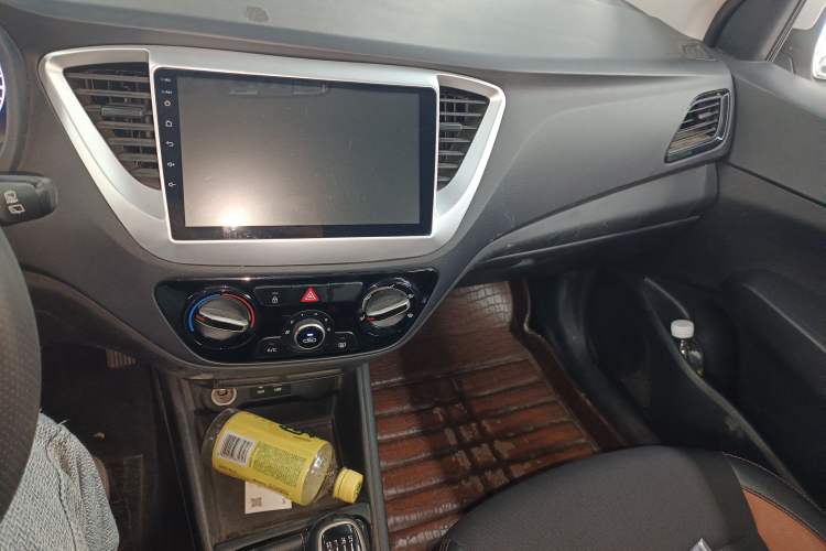 Used Hyundai Verna RV 2017 1.4L Manual Cool Edition GLS China V Emission Standard Audio And AC Panel