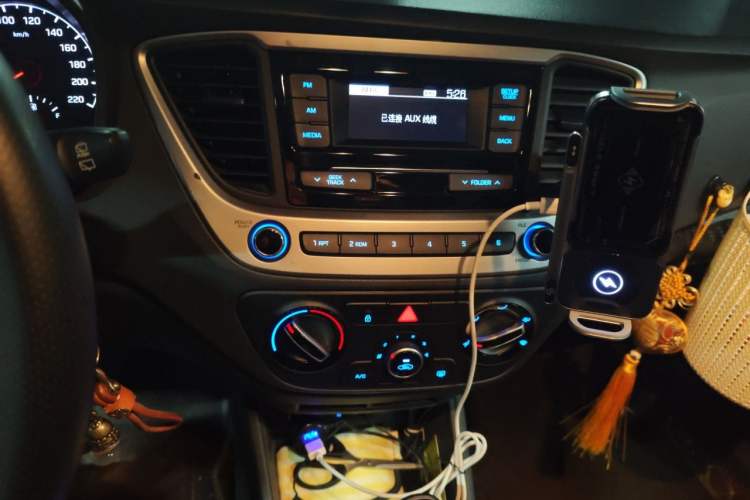 Used Hyundai Verna RV 2017 1.4L Automatic Cool Edition GLS China V Emission Standard Audio And AC Panel