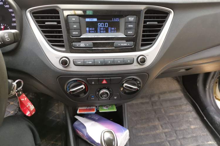 Used Hyundai Verna RV 2017 1.4L Automatic Cool Edition GLS China V Emission Standard Audio And AC Panel