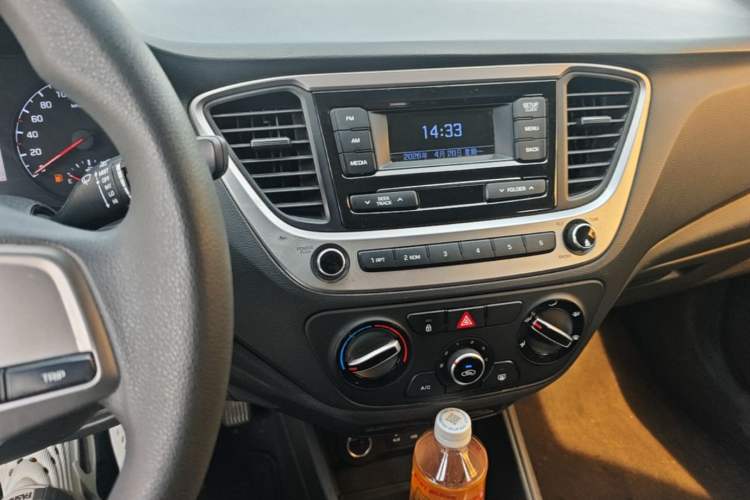 Used Hyundai Verna RV 2017 1.4L Manual Cool Edition GLS China V Emission Standard Audio And AC Panel