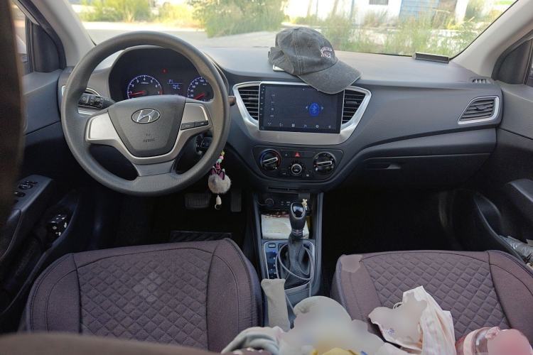 Used Hyundai Verna RV 2017 1.4L Automatic Cool Edition GLS China V Emission Standard Center Console