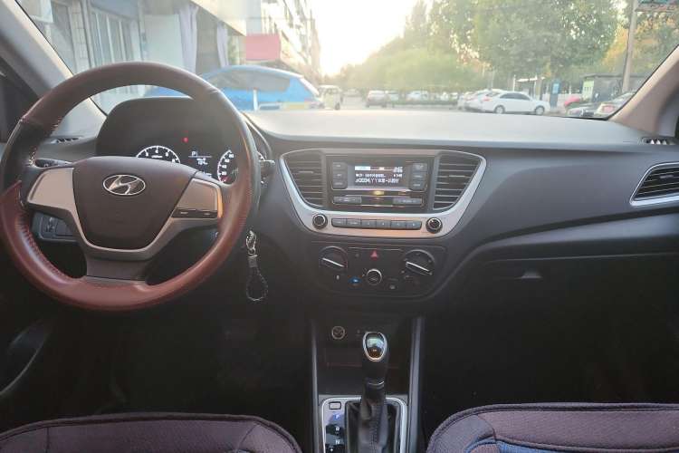 Used Hyundai Verna RV 2017 1.4L Automatic Cool Edition GLS China V Emission Standard Center Console