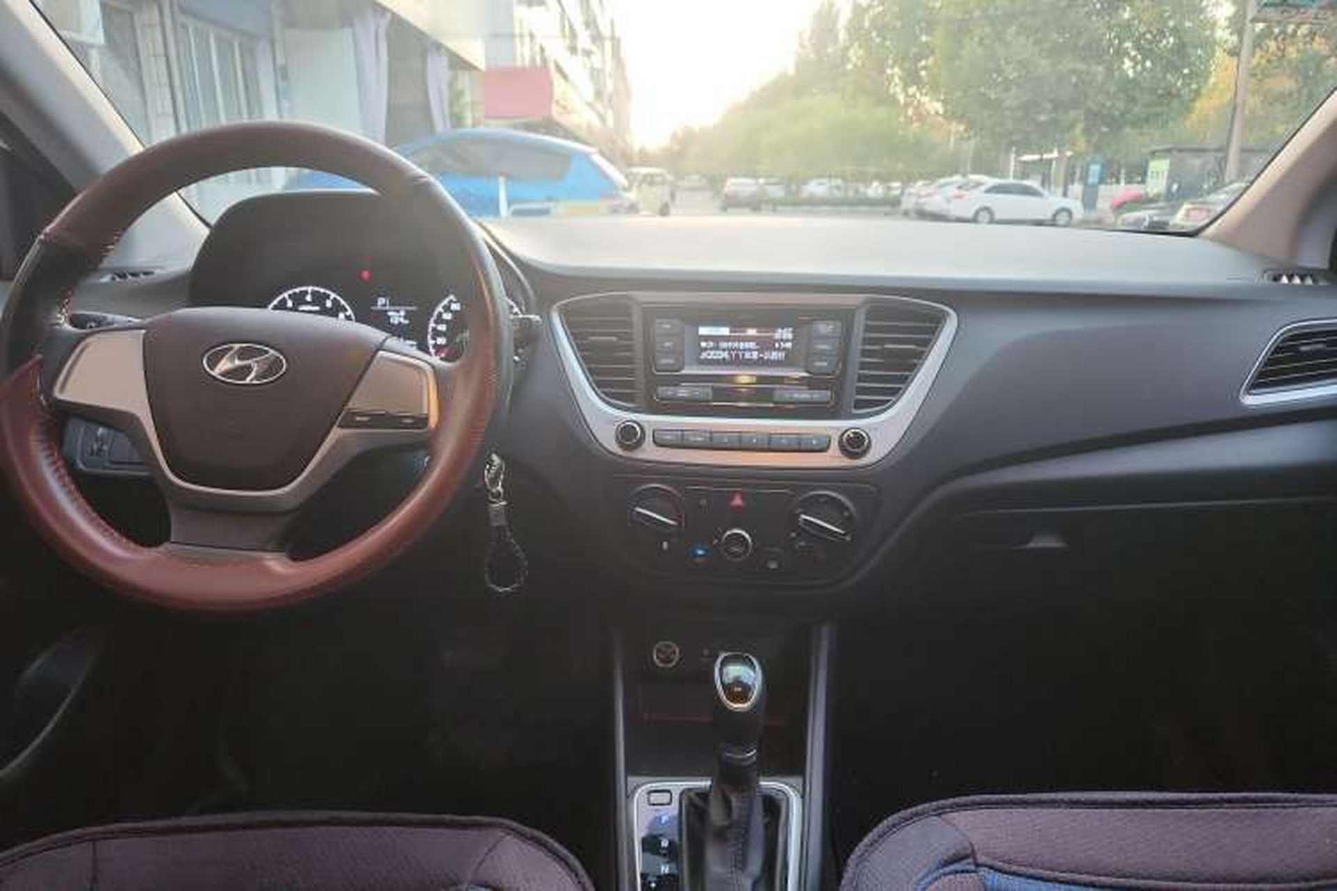 Used Hyundai Verna RV 2017 1.4L Automatic Cool Edition GLS China V Emission Standard Center Console