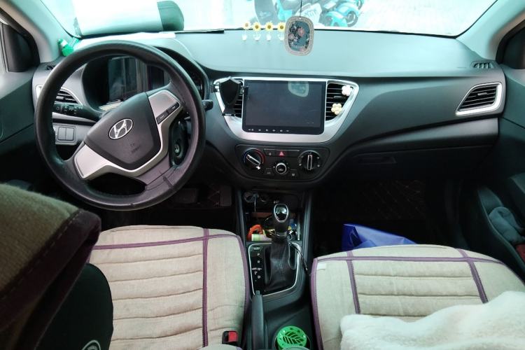 Used Hyundai Verna RV 2017 1.4L Automatic Cool Edition GLS China V Emission Standard Center Console