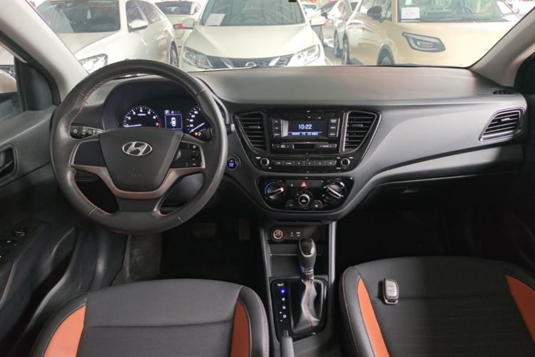 Used Hyundai Verna RV 2017 1.4L Automatic Sport Version National Emission Standard V Center Console