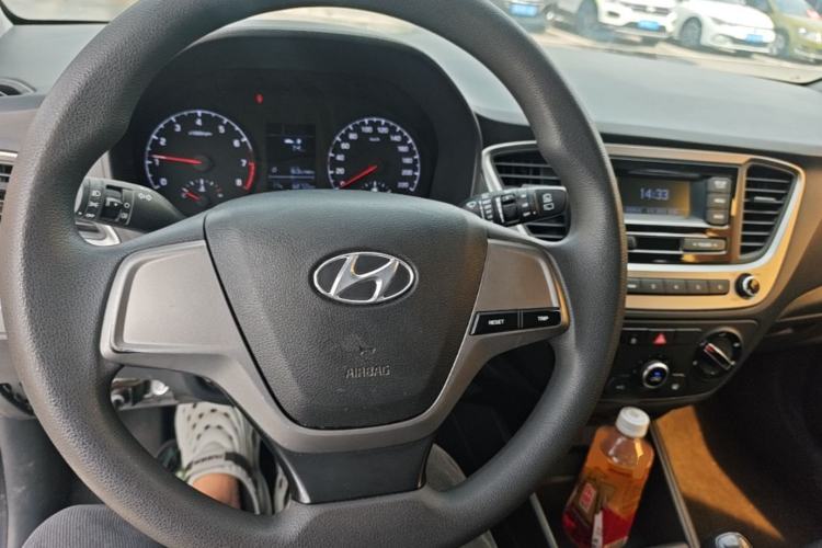 Used Hyundai Verna RV 2017 1.4L Manual Cool Edition GLS China V Emission Standard Center Console